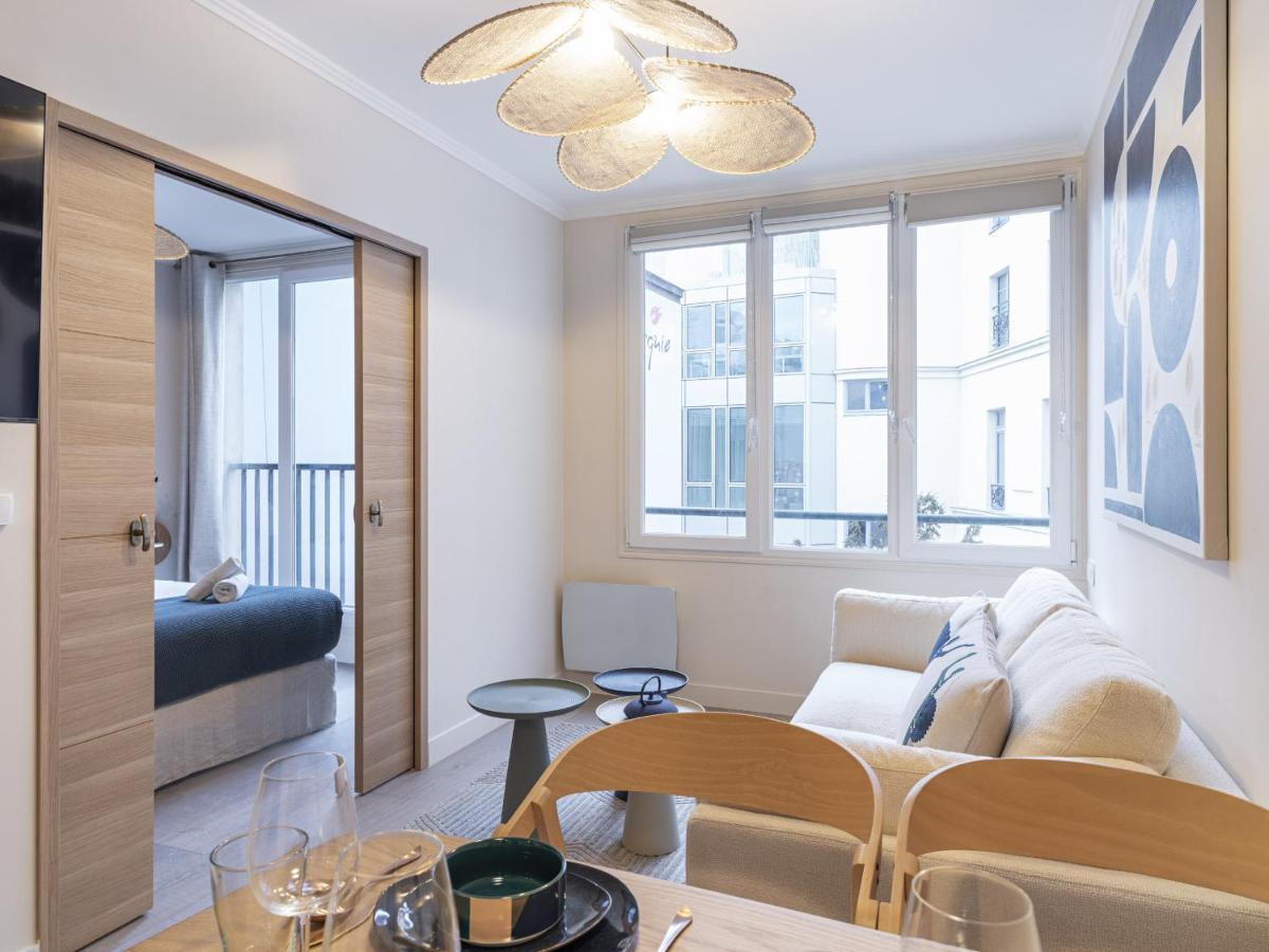 The Blue Suite On Champs Elysees Avenue Paris Exterior foto