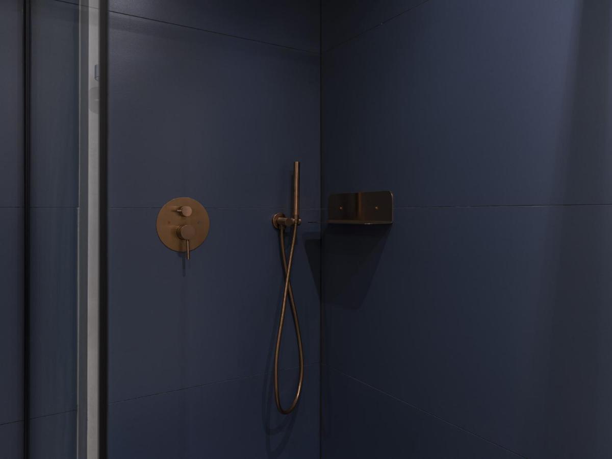 The Blue Suite On Champs Elysees Avenue Paris Exterior foto